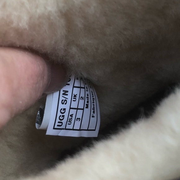 UGGs Classic Short Leather Boot Sz3 - Picture 4 of 11